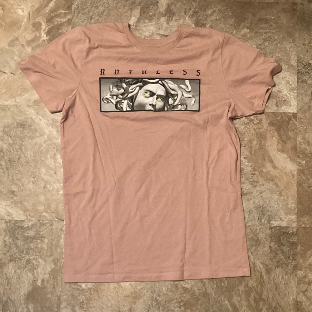 Large cuidado con el Perro shirt with ruthless design on